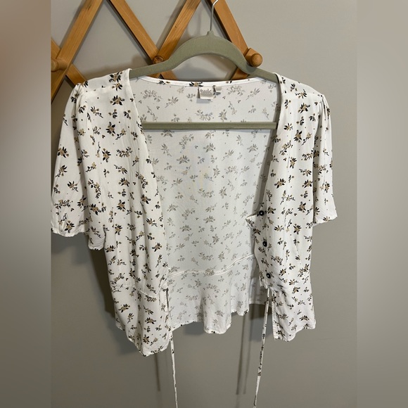 TWIK white blouse with adorable flowers size small - Picture 4 of 5